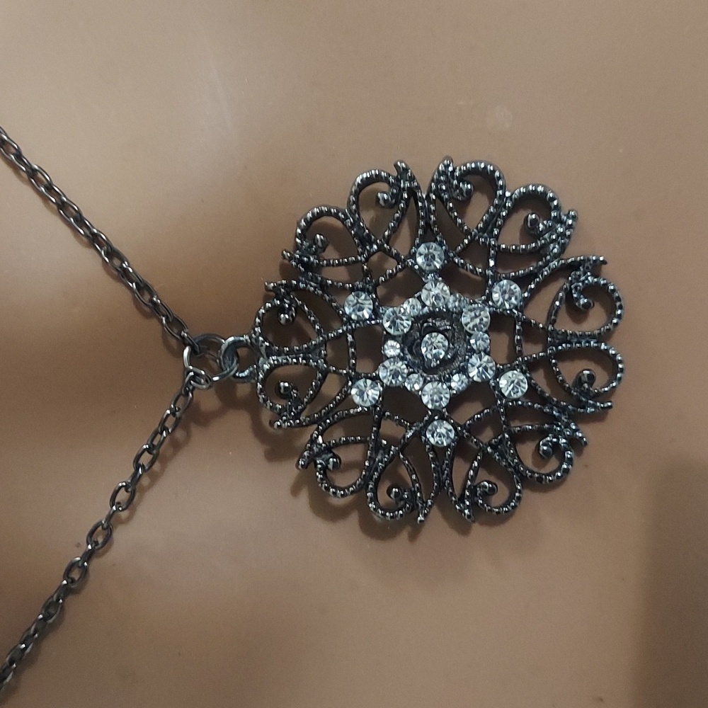 Boho Retro Gunmetal Flower Rhinestone Filigree Statement Necklace 28"
